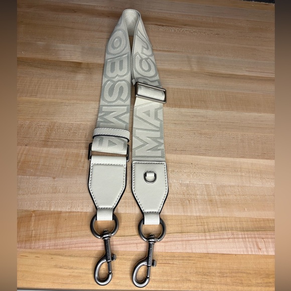Marc Jacobs Handbags - Marc Jacobs Cream Strap